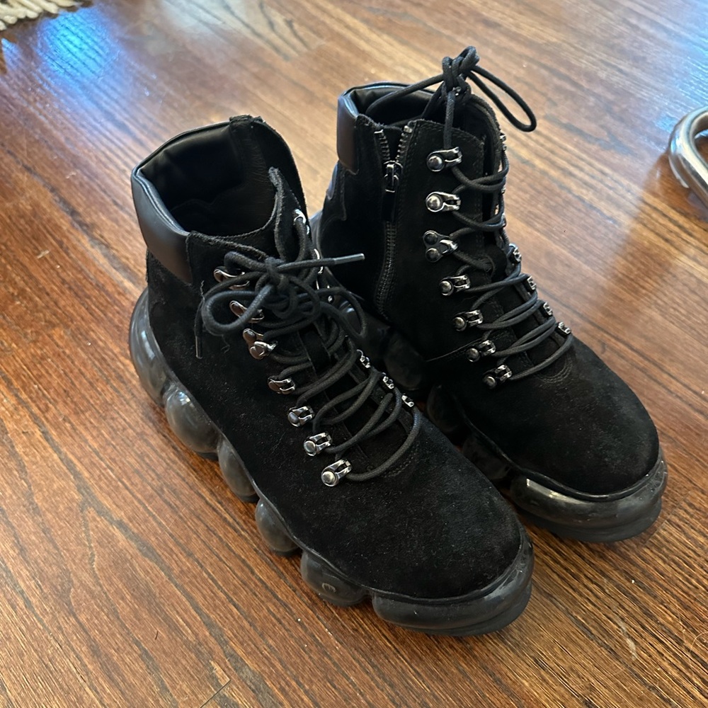 Grounds sneakers, Japanese designer